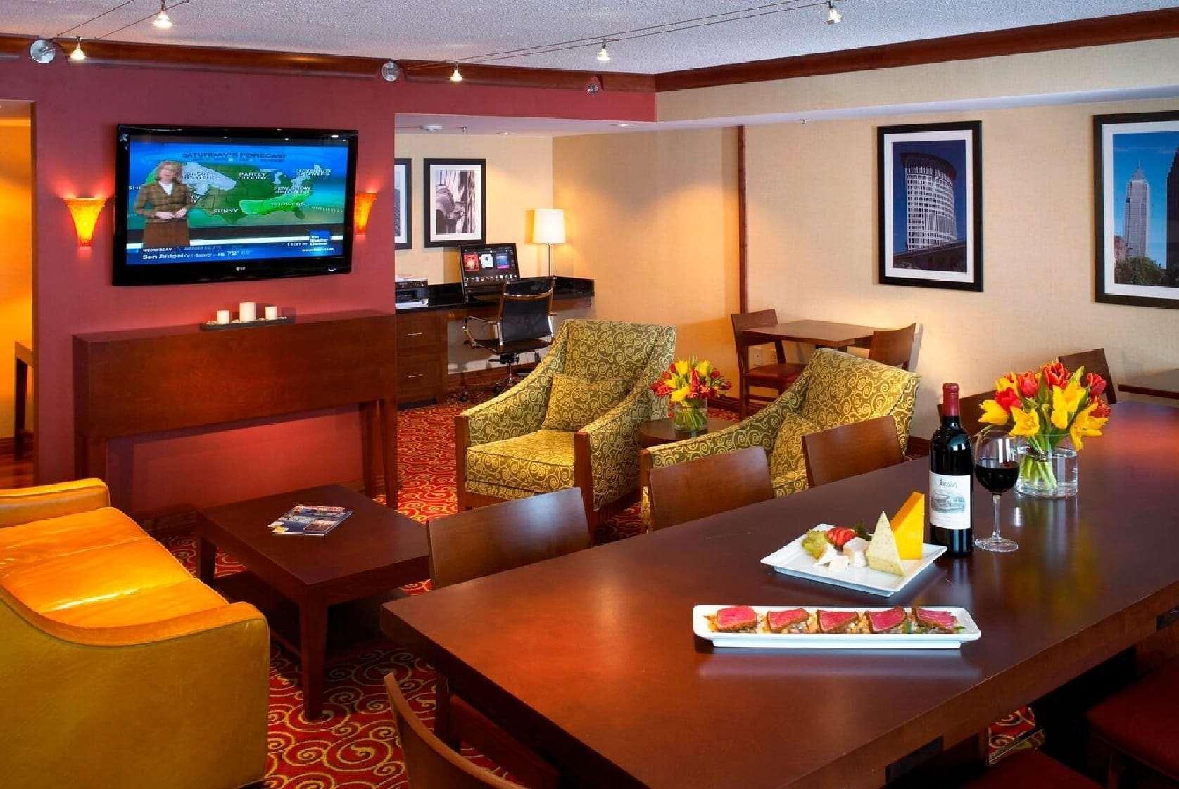 Wyndham Cleveland Airport Hotell Exteriör bild