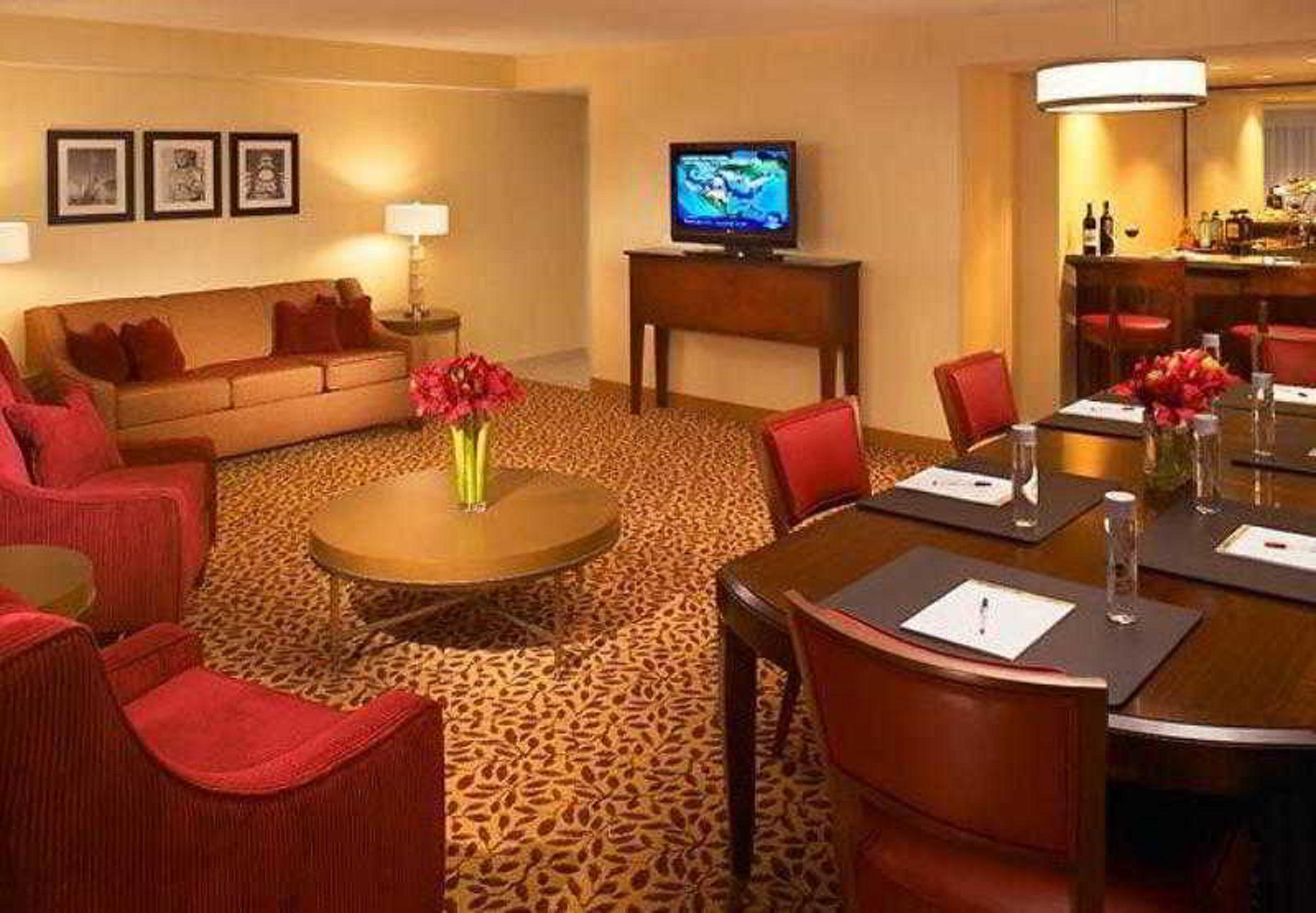 Wyndham Cleveland Airport Hotell Exteriör bild