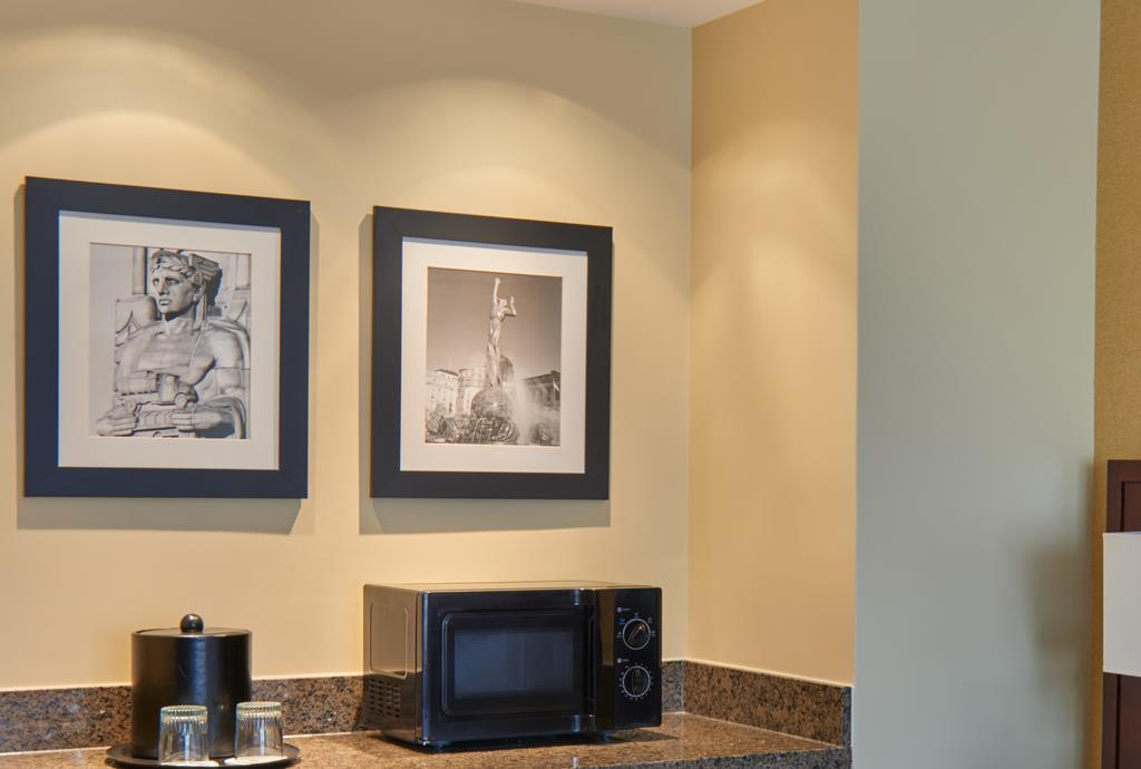 Wyndham Cleveland Airport Hotell Exteriör bild