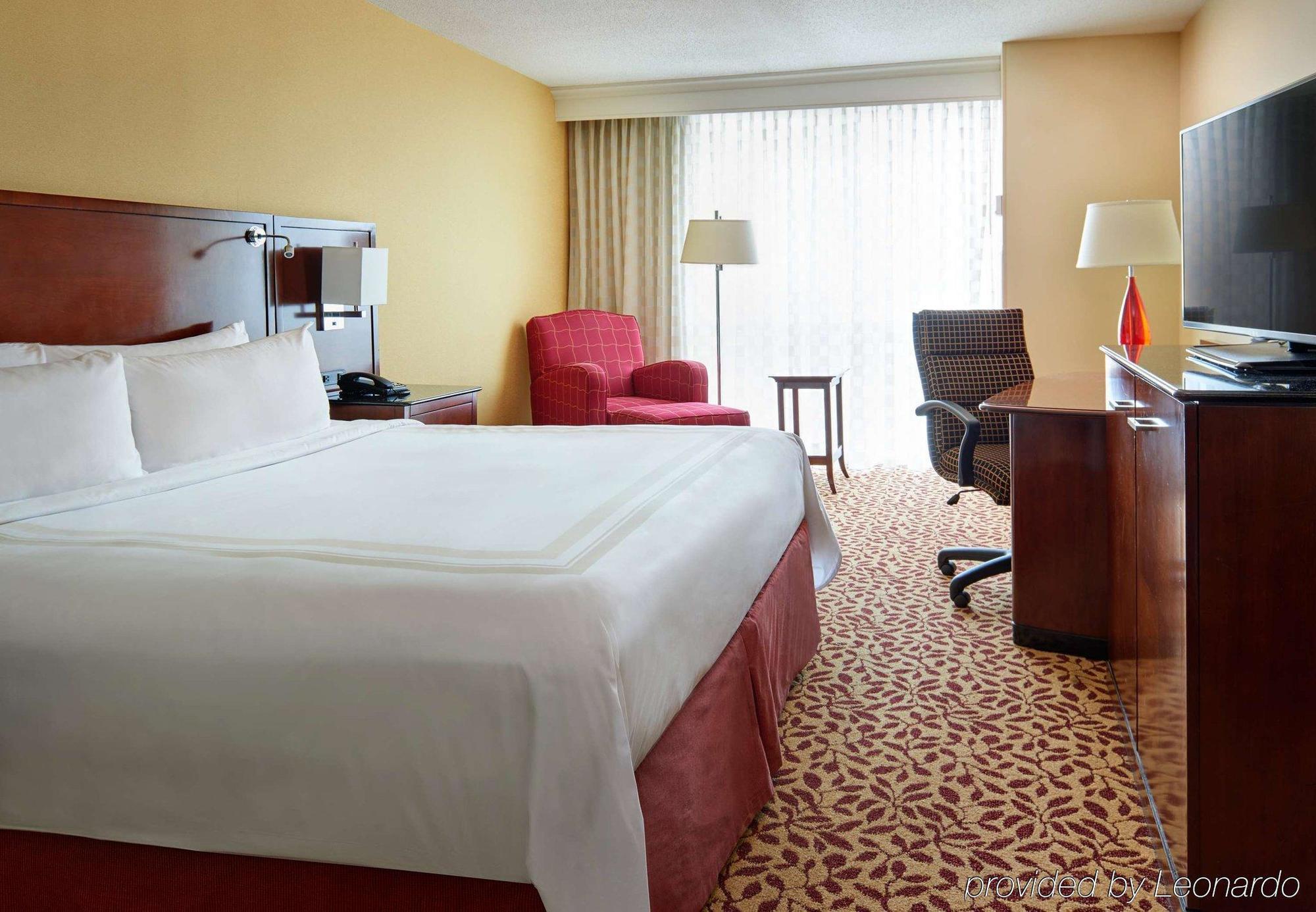 Wyndham Cleveland Airport Hotell Exteriör bild